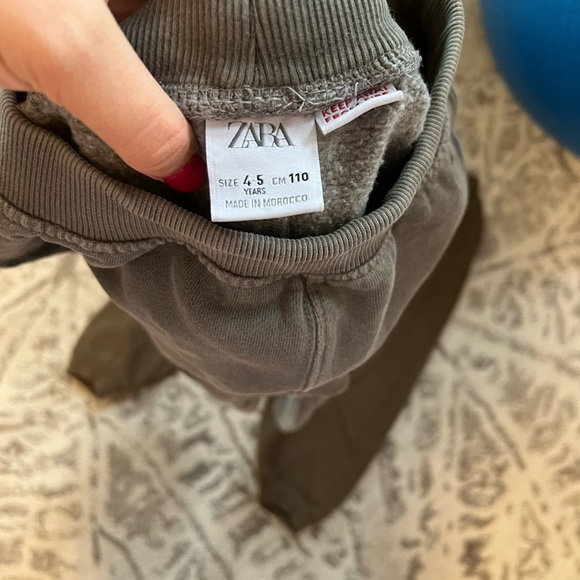 Zara boys joggers 4/5 - Picture 2 of 2